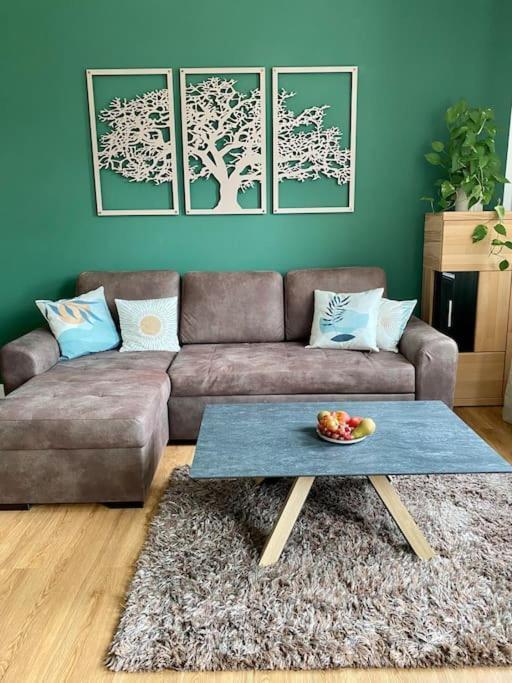 2-Zimmer Zentral In Ferdinandshof, Wlan Modern Buitenkant foto