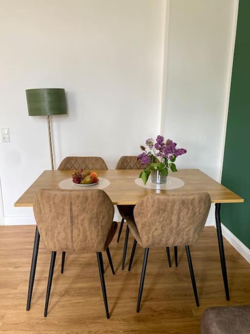 2-Zimmer Zentral In Ferdinandshof, Wlan Modern Buitenkant foto