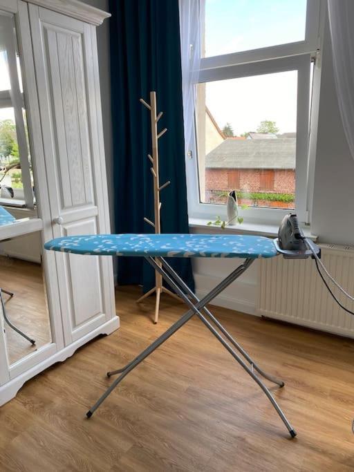 2-Zimmer Zentral In Ferdinandshof, Wlan Modern Buitenkant foto